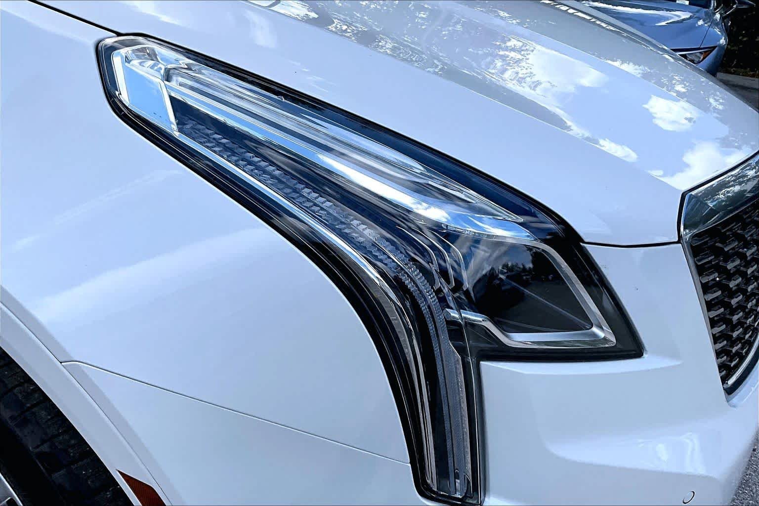 Used 2020 Crystal White Tricoat Cadillac Premium Luxury FWD image 28