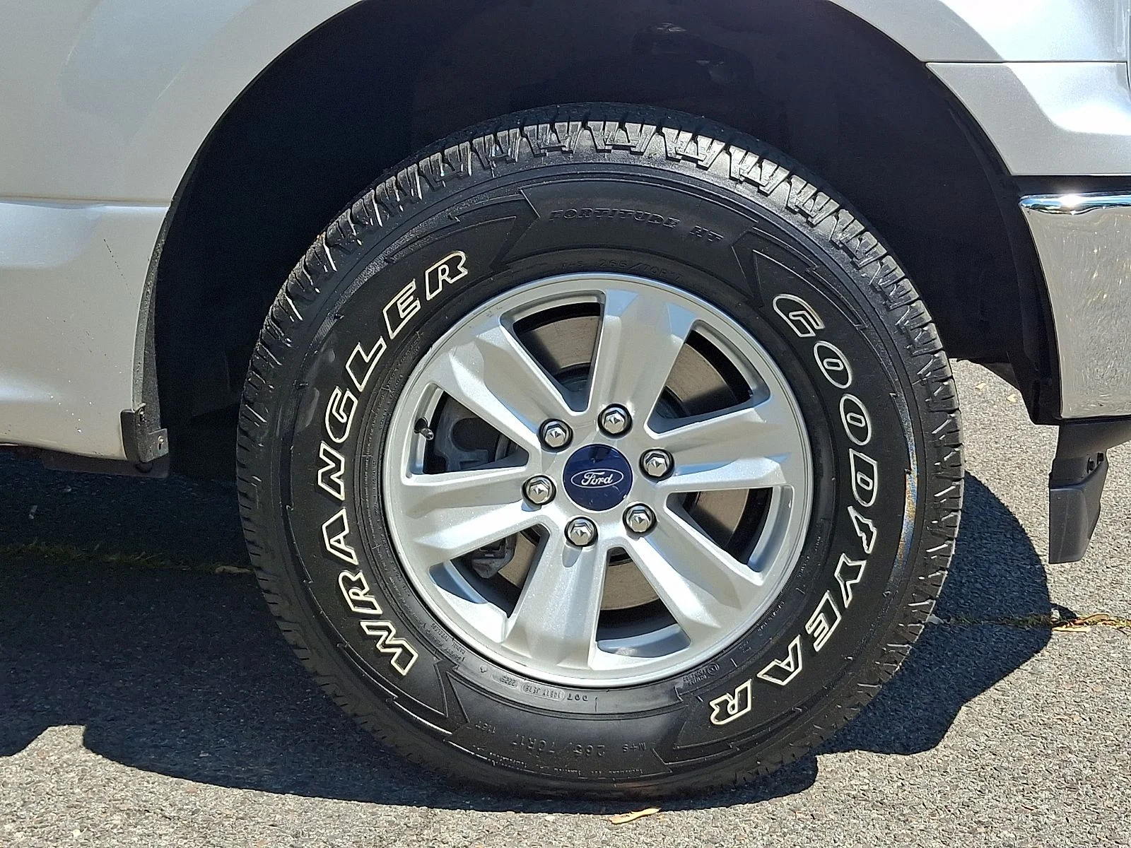 Used 2018 Silver Ford XLT image 9