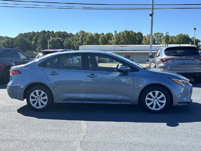 Used 2023  Toyota LE image 9