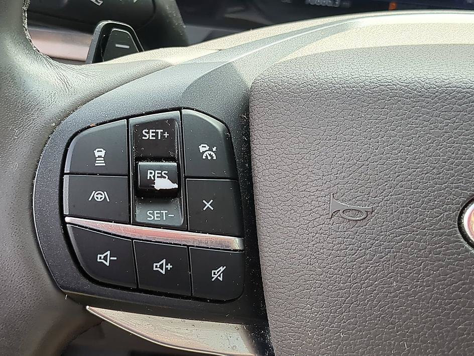 Used 2020 Red Metallic Ford Platinum image 19