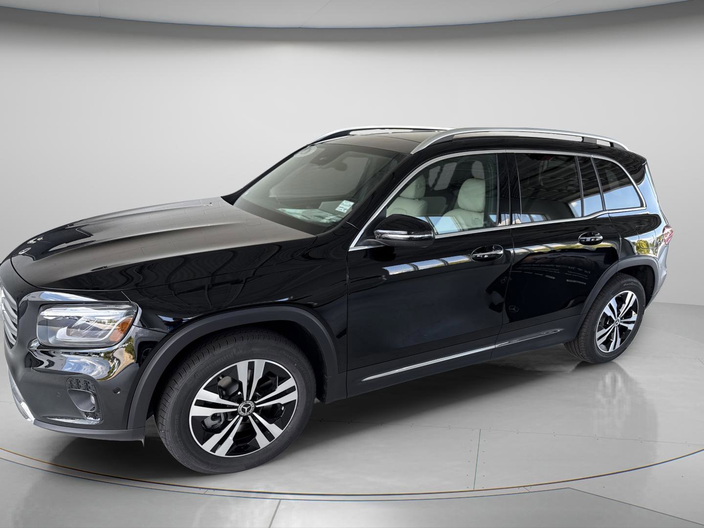 New 2026 Night Black Mercedes-Benz GLB 250 image 2