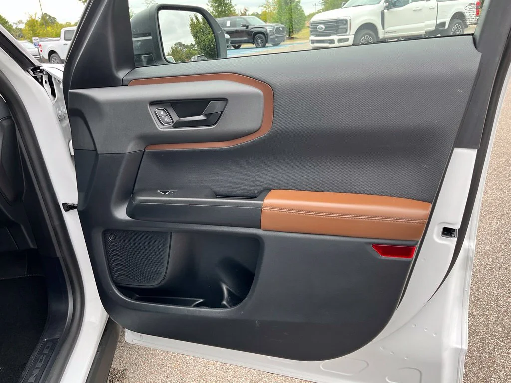 Used 2022 White Ford Badlands image 10