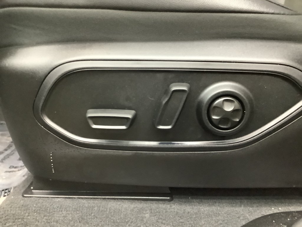 2026 Jeep Grand Cherokee Laredo - Photo 13