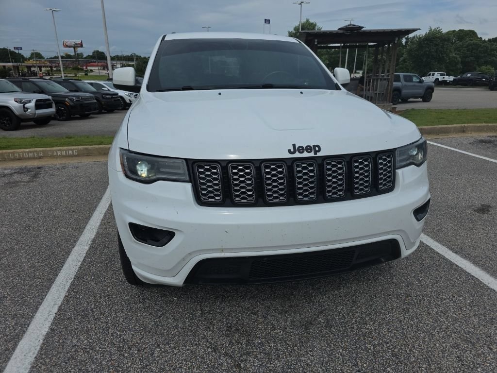 Used 2021 White Jeep Laredo X image 10