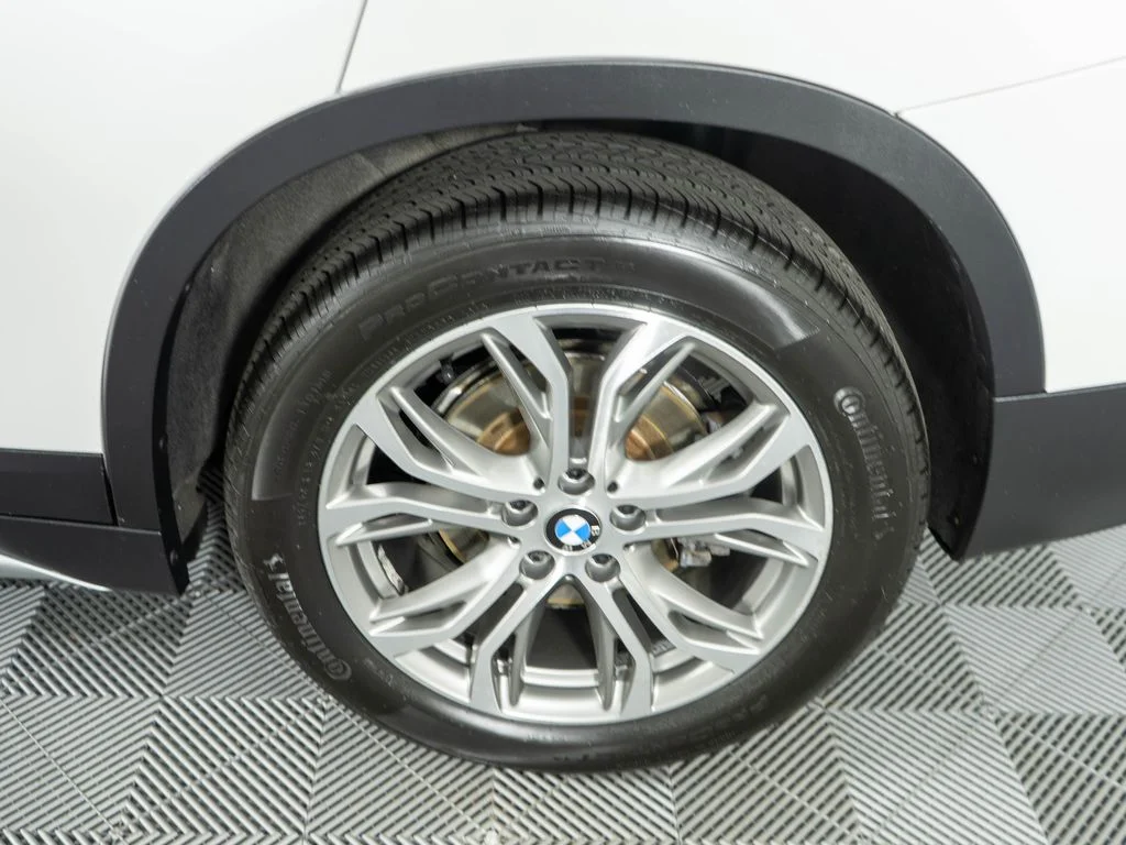 Used 2017 White BMW xDrive28i image 28