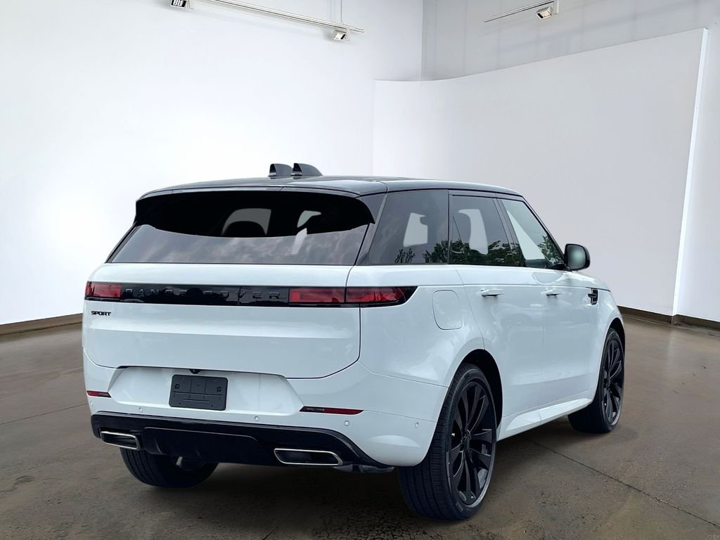 New 2026 Fuji White Land Rover Dynamic SE image 4