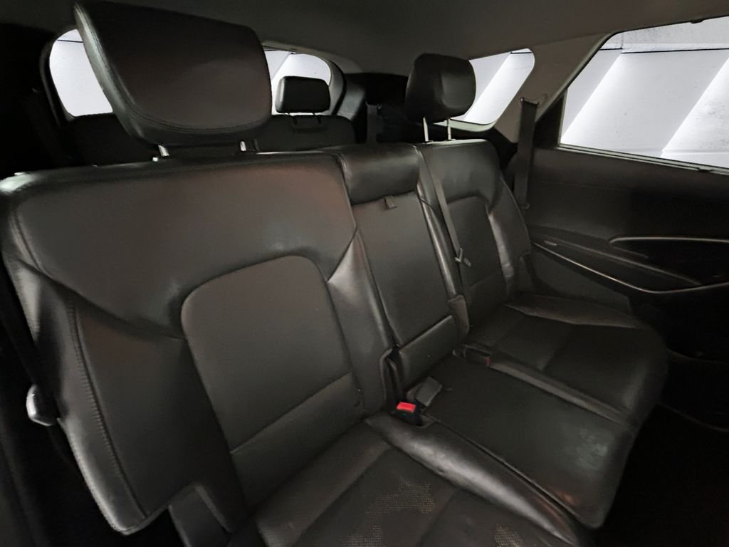 Used 2019 White Hyundai SE image 16