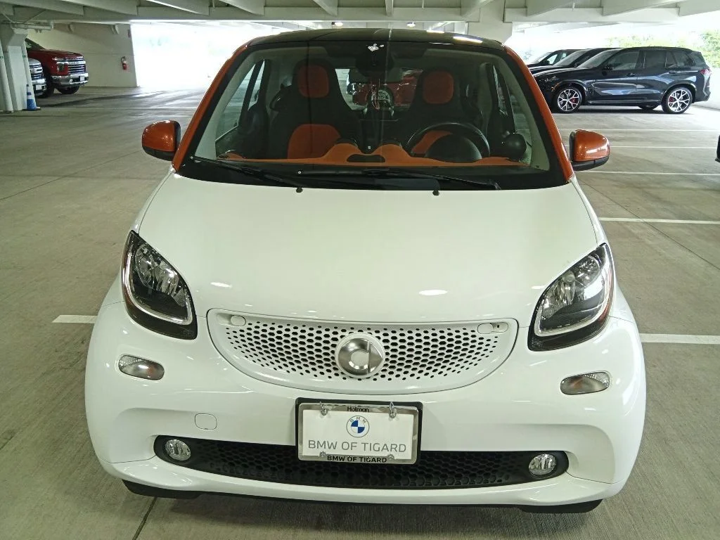 Used 2016 White smart Passion image 2