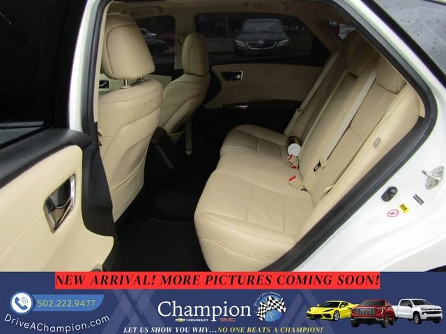Used 2013 White Toyota XLE Premium image 8