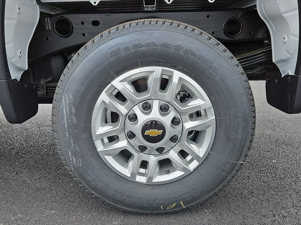 New 2026 Summit White Chevrolet WT image 24