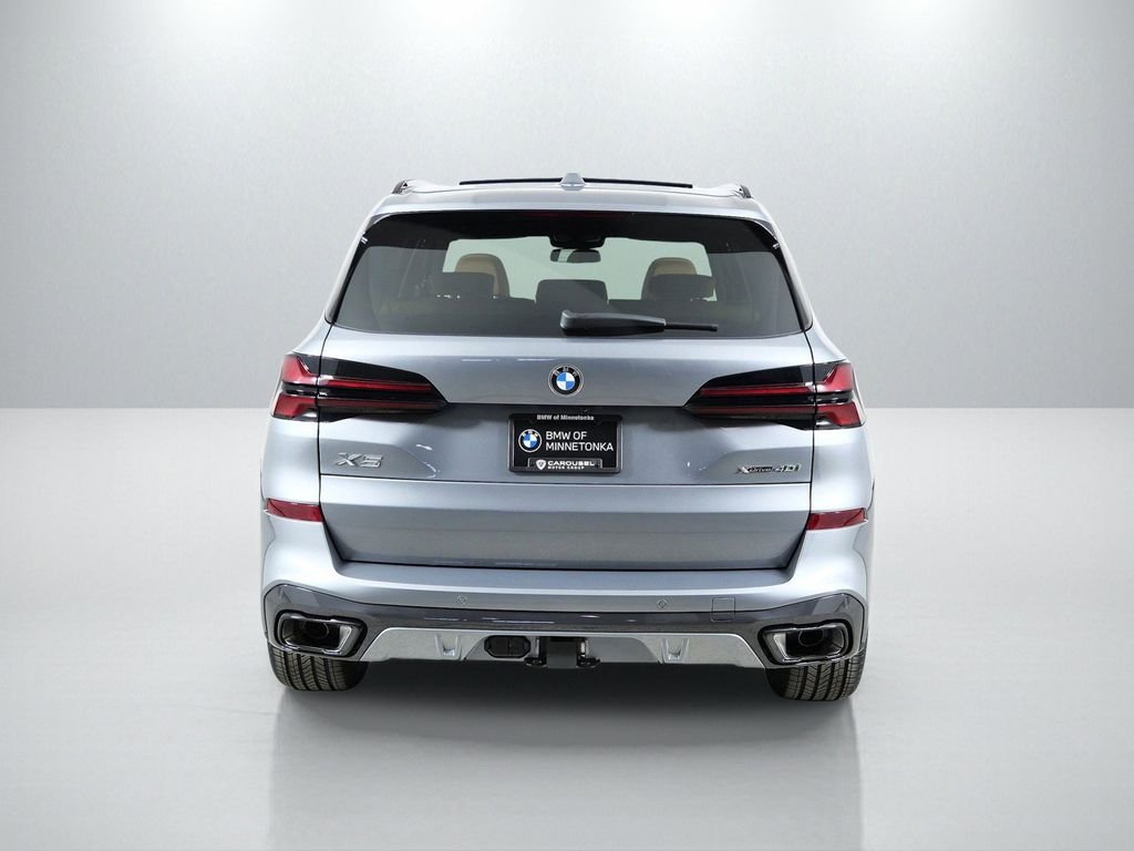 Used 2026 Skyscraper Grey Metallic BMW xDrive40i image 11