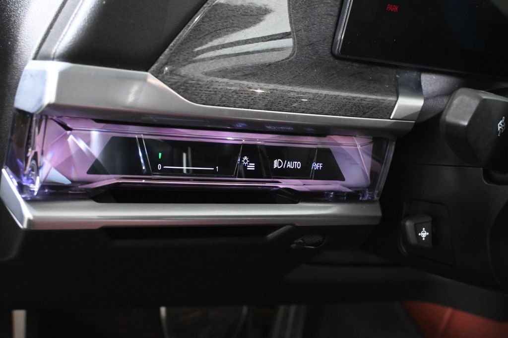 Used 2024 Black BMW 760i xDrive image 25