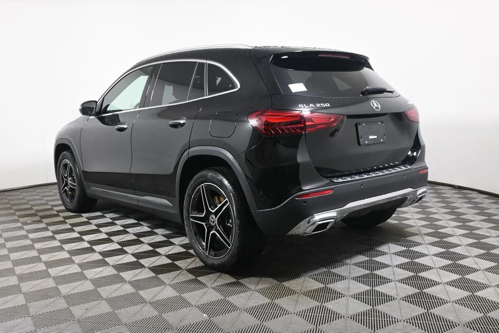 New 2026 Black Mercedes-Benz GLA 250 image 5