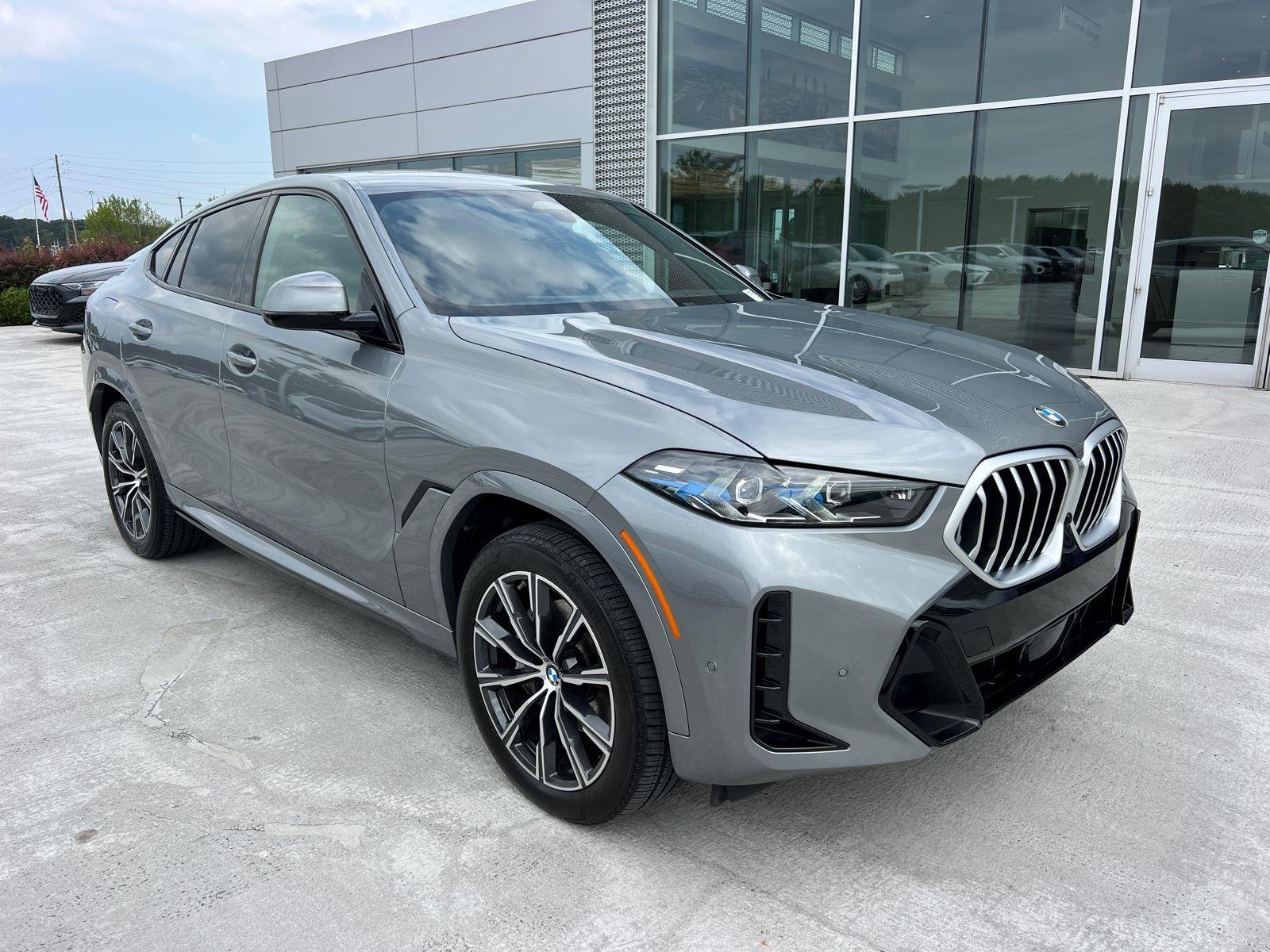 Used 2026 GRAY BMW xDrive40i image 3