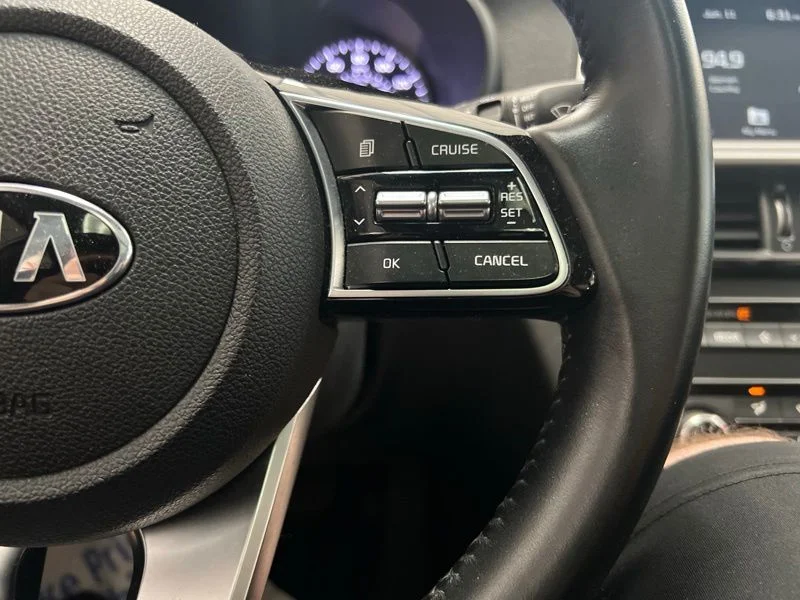 Used 2020 White Kia S image 23