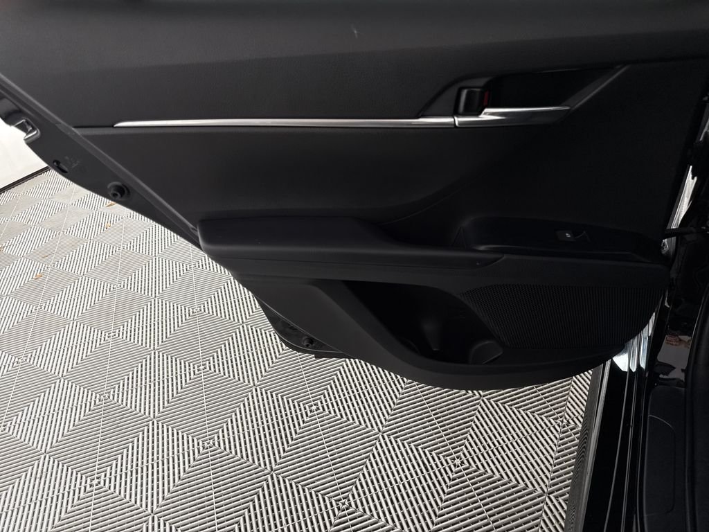 2020 Toyota Camry SE - Photo 12