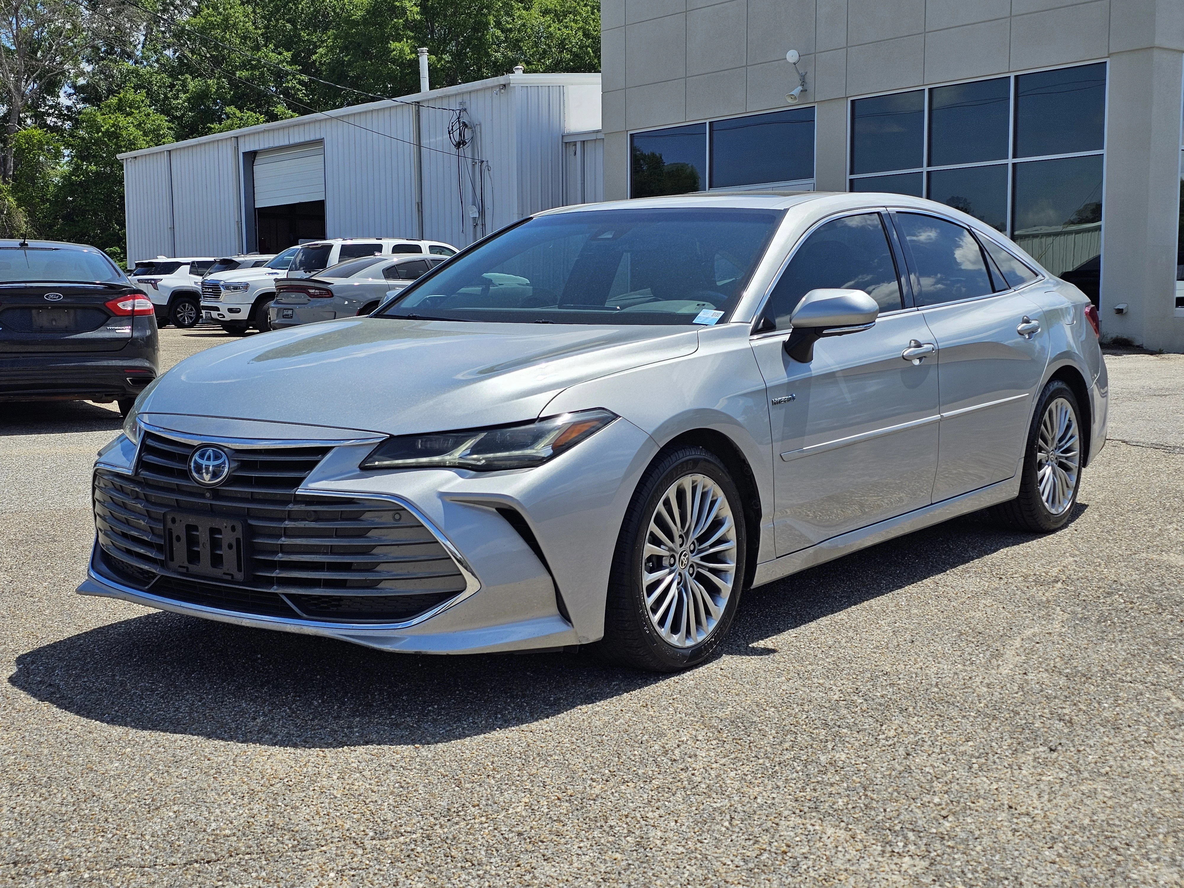 2021 Toyota Avalon Limited Hybrid's photo