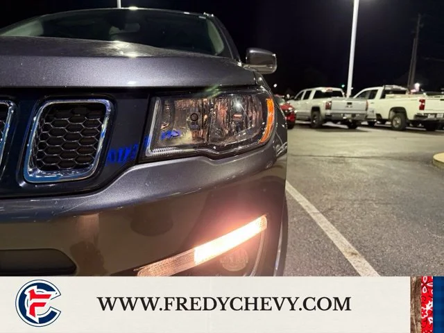 Used 2019 Gray Jeep Limited 4x4 image 26