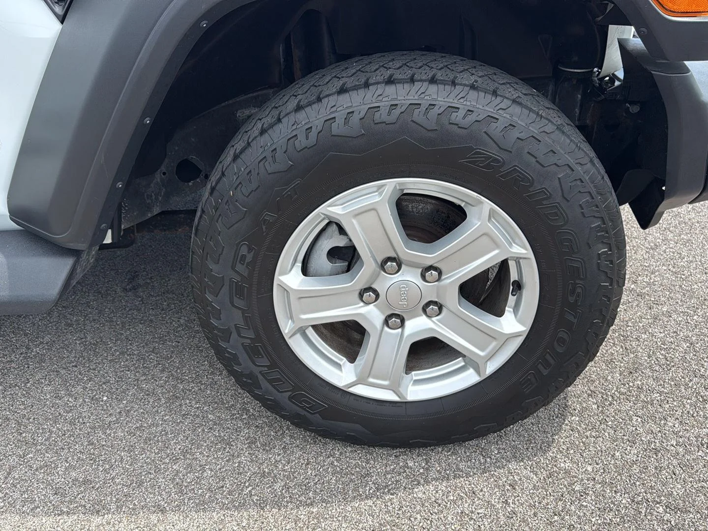 Used 2018 Bright White Clearcoat Jeep Sport S image 11