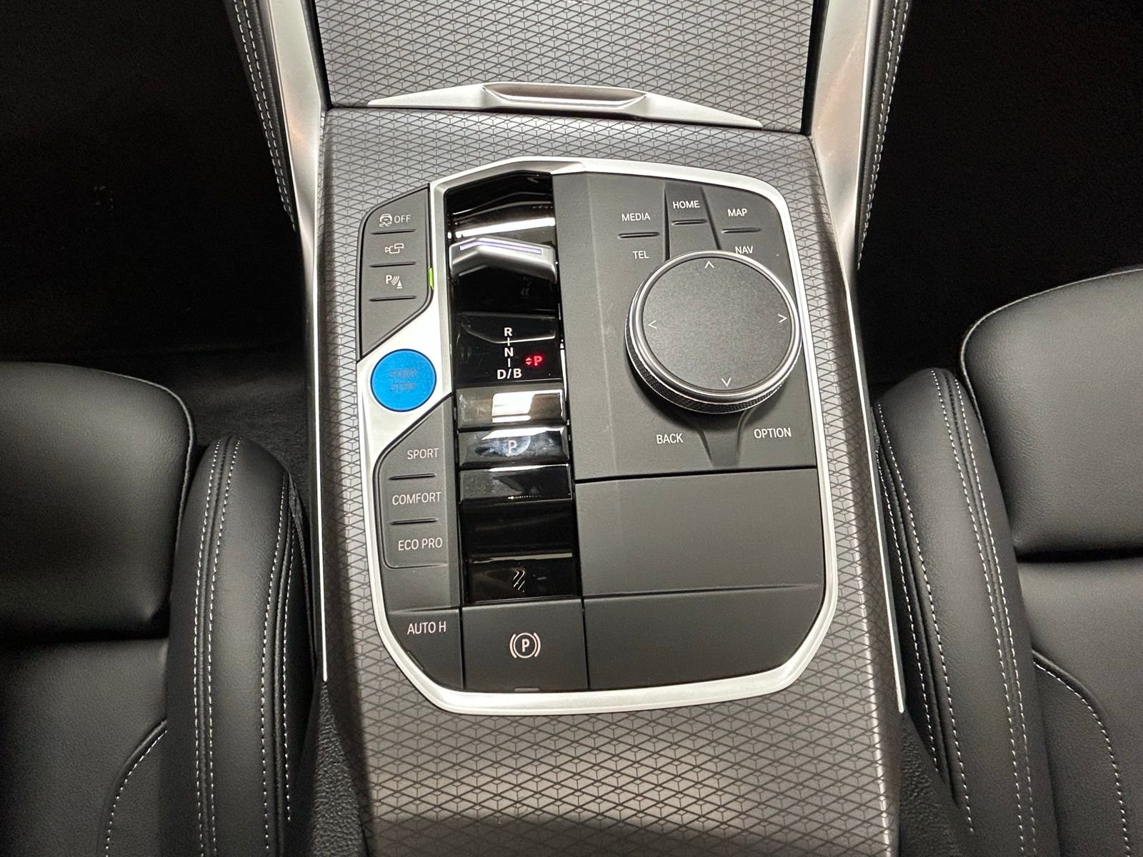 New 2026 Alpine White BMW xDrive40 image 23