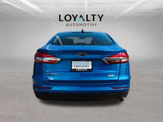 Used 2019 Blue Ford SE image 4
