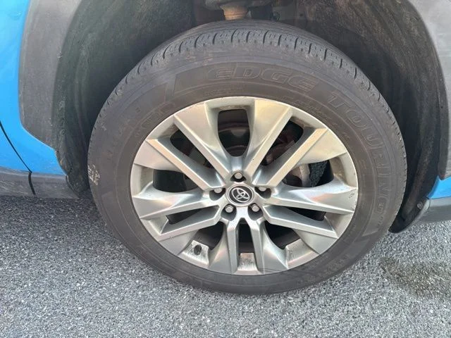Used 2019 Blue Toyota XLE Premium image 9