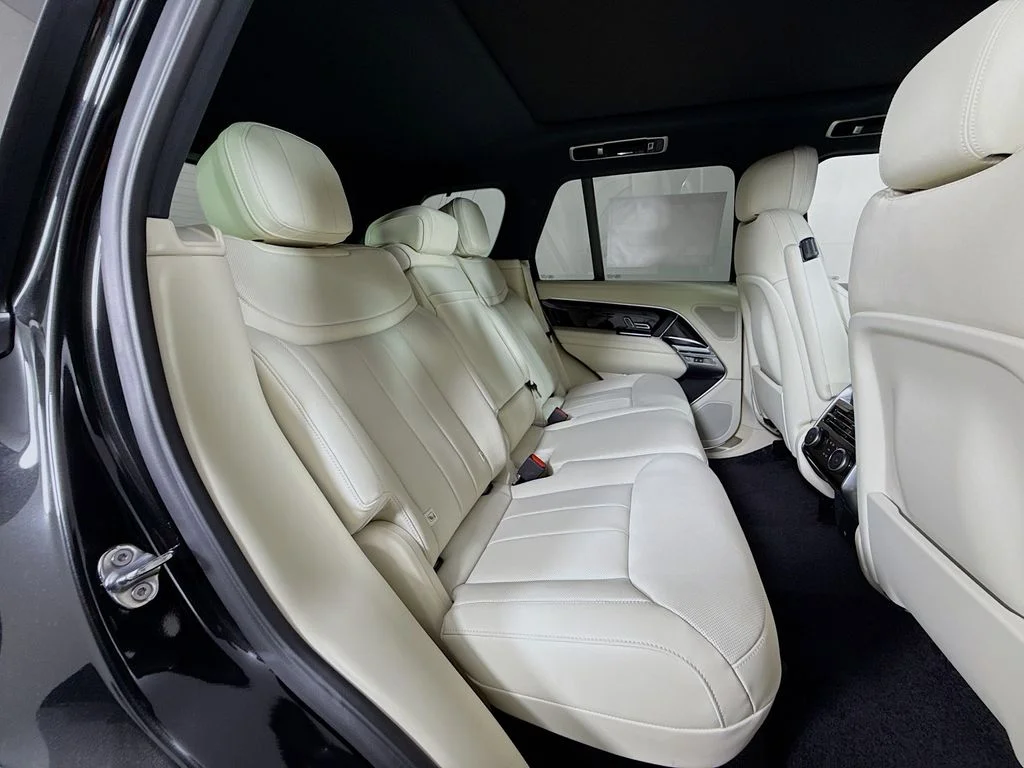 New 2026 Santorini Black Land Rover SE image 29