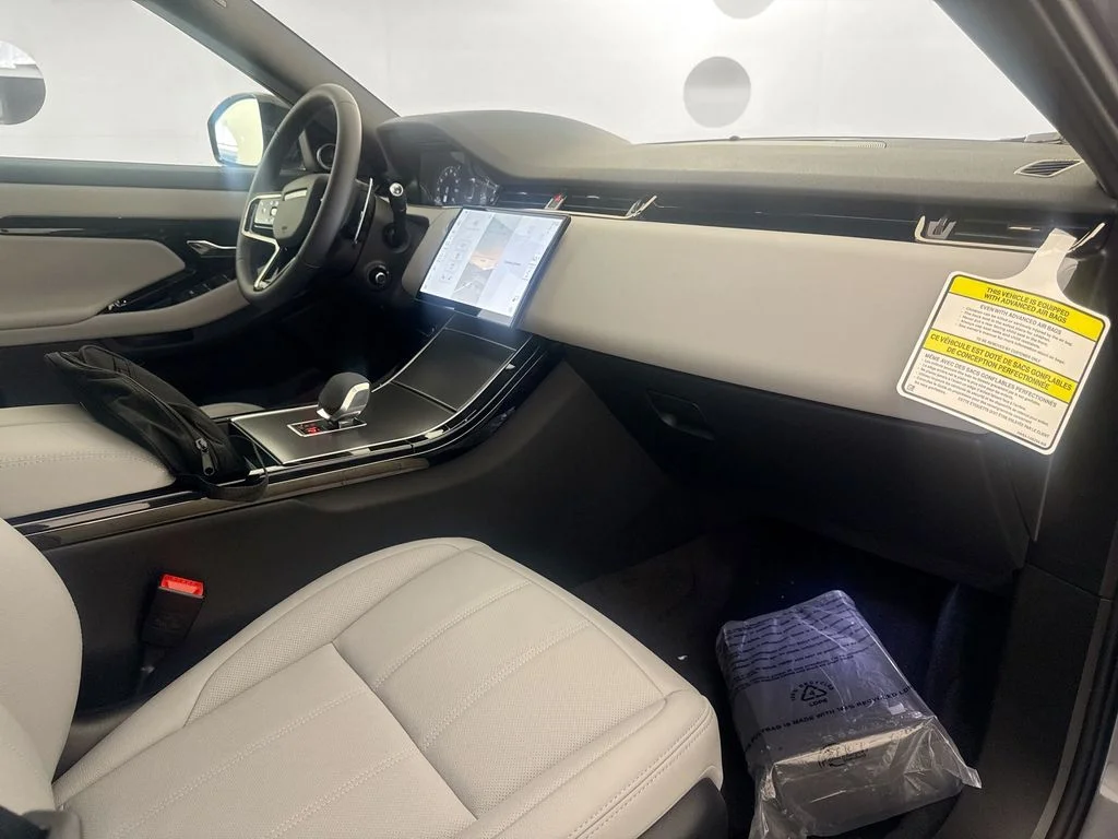 New 2026 Eiger Grey Land Rover Core S image 25