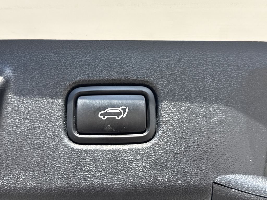 Used 2022 Quartz White Hyundai SEL image 34