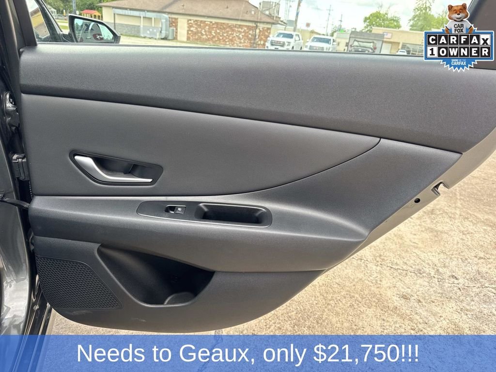 Used 2025 Gray Hyundai SEL Convenience image 21
