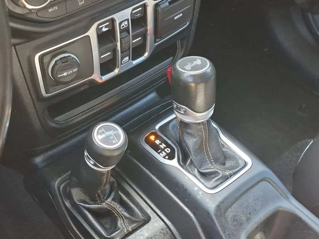 Used 2020 Silver Jeep Unlimited Sahara High Altitude image 14