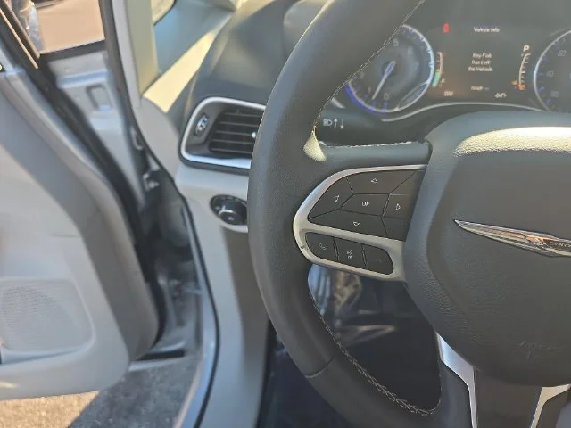Used 2024 Silver Chrysler Touring L image 19