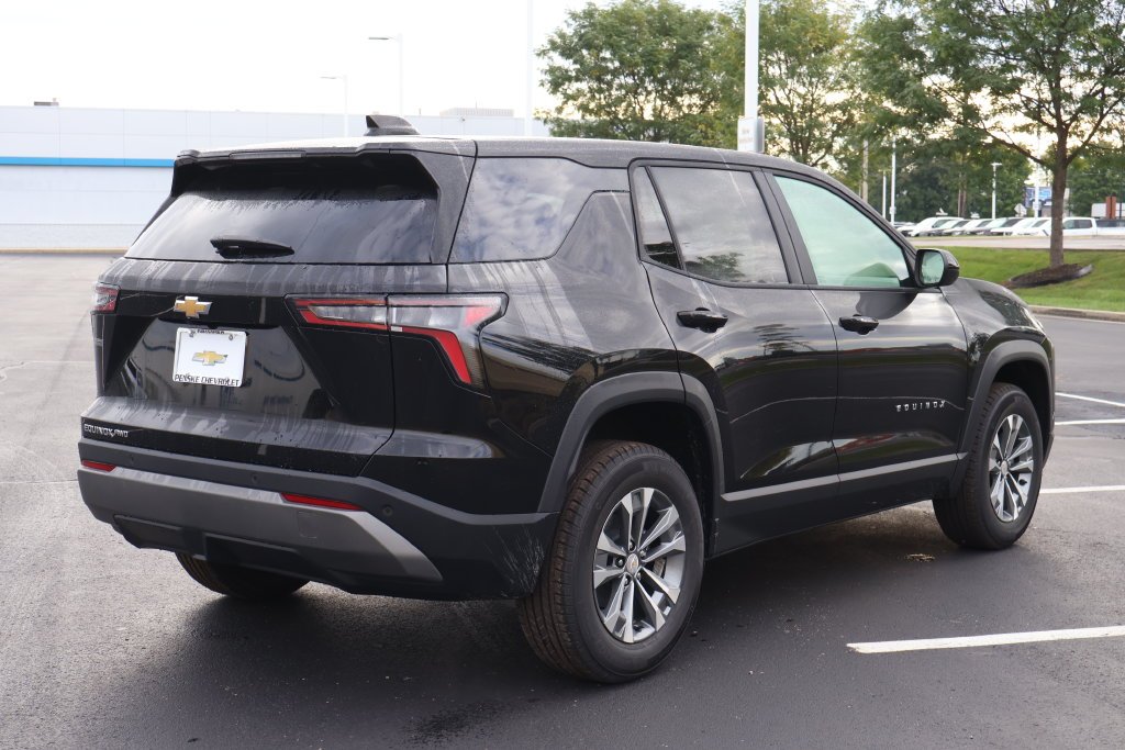 2027 Chevrolet Equinox LT - Photo 8
