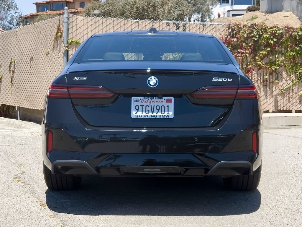 Used 2026 Black Sapphire Metallic BMW 550e xDrive image 27