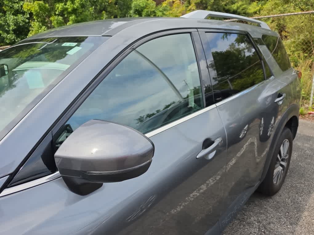 Used 2025 Gun Metallic Nissan SL image 4