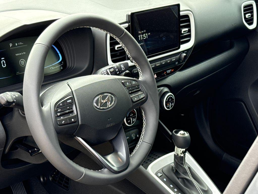 2025 Hyundai Venue Limited - Photo 15