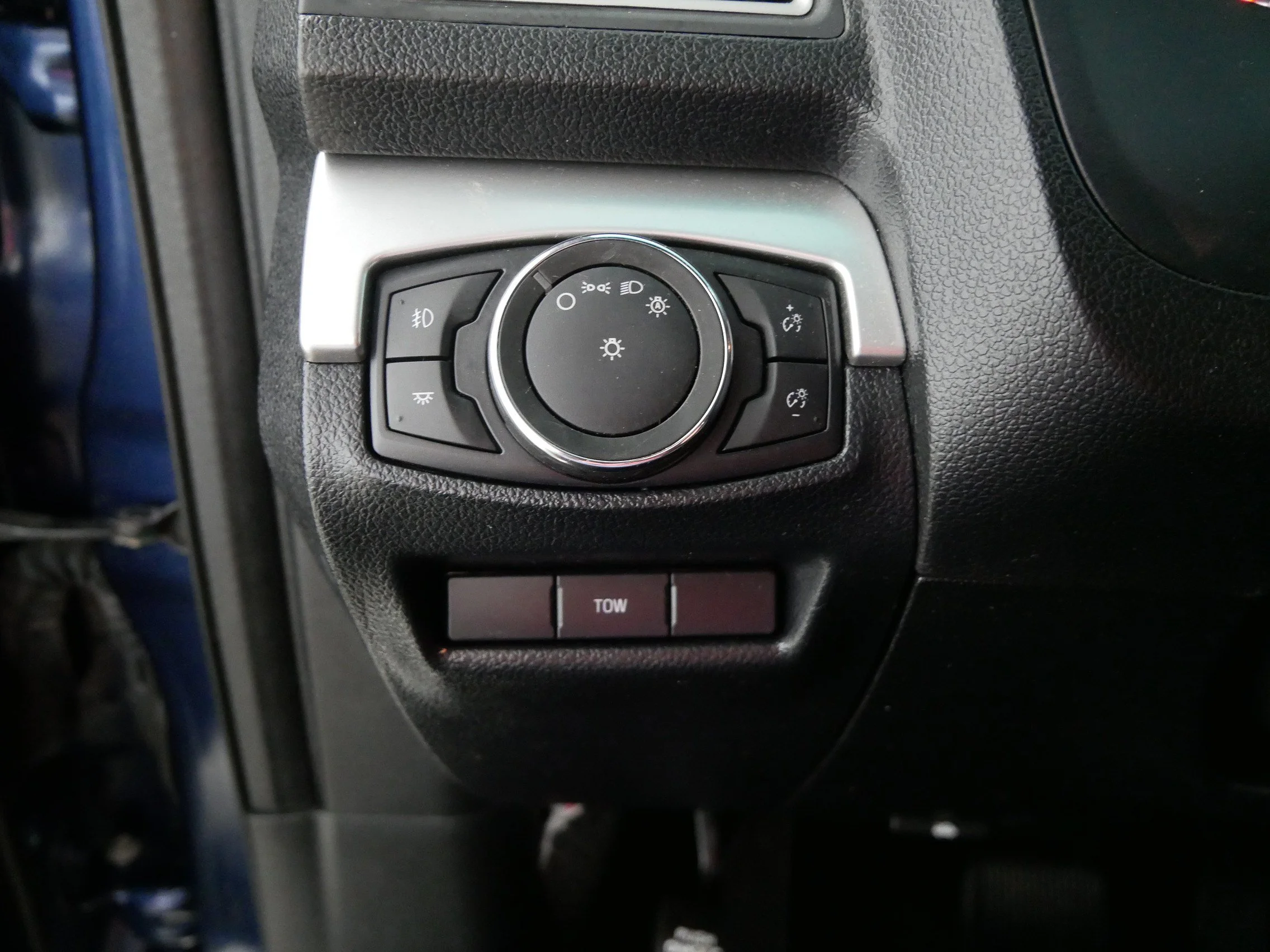 Used 2017 Blue Jeans Metallic Ford XLT image 26