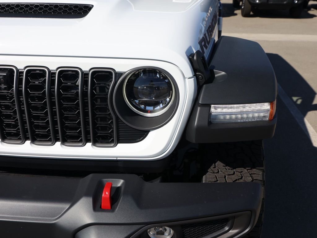 New 2026 Bright White Clear-Coat Exterior Paint Jeep Rubicon image 9