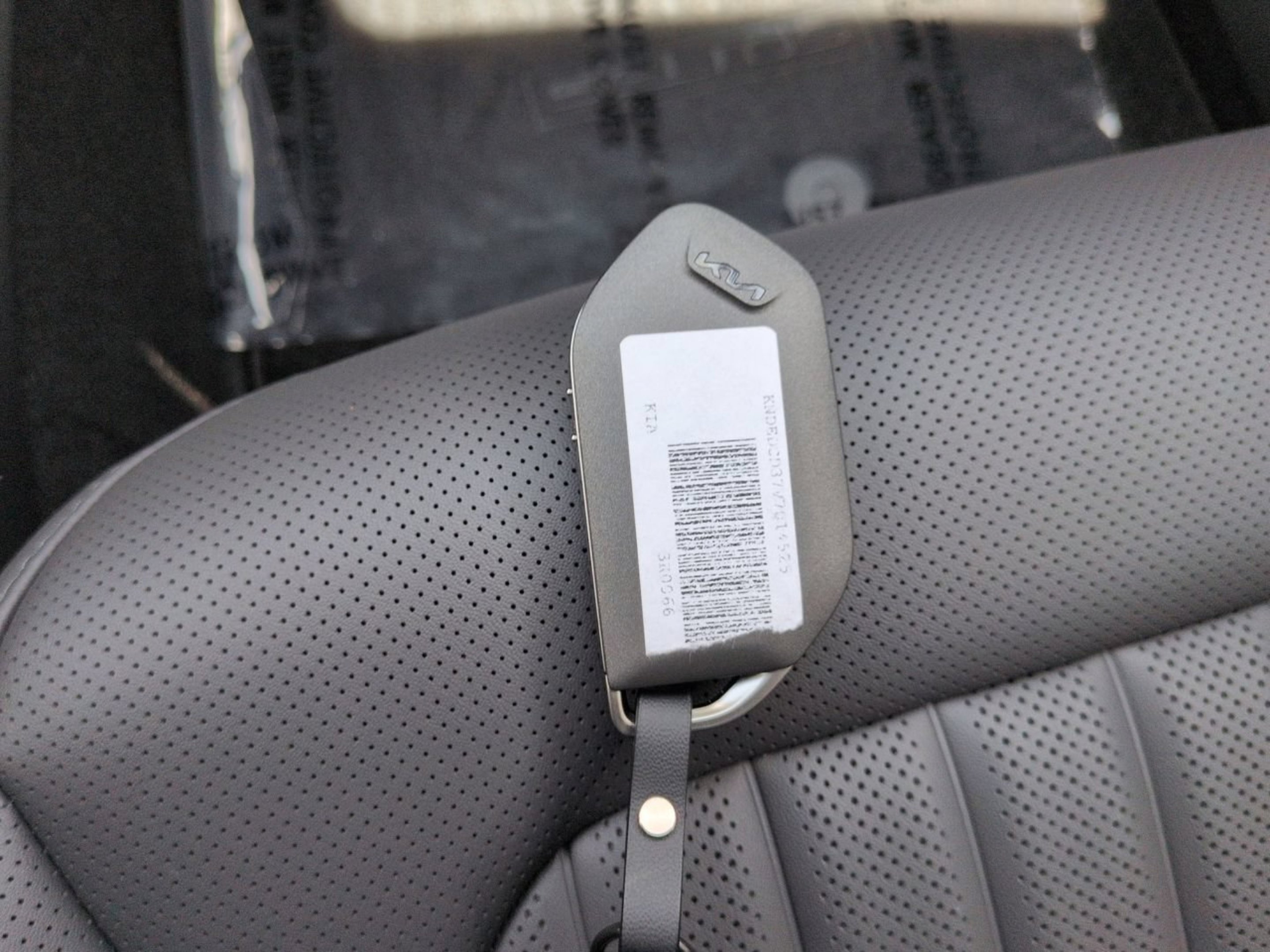 New 2027 Snow White Pearl / Black Roof Kia X-Line S image 33