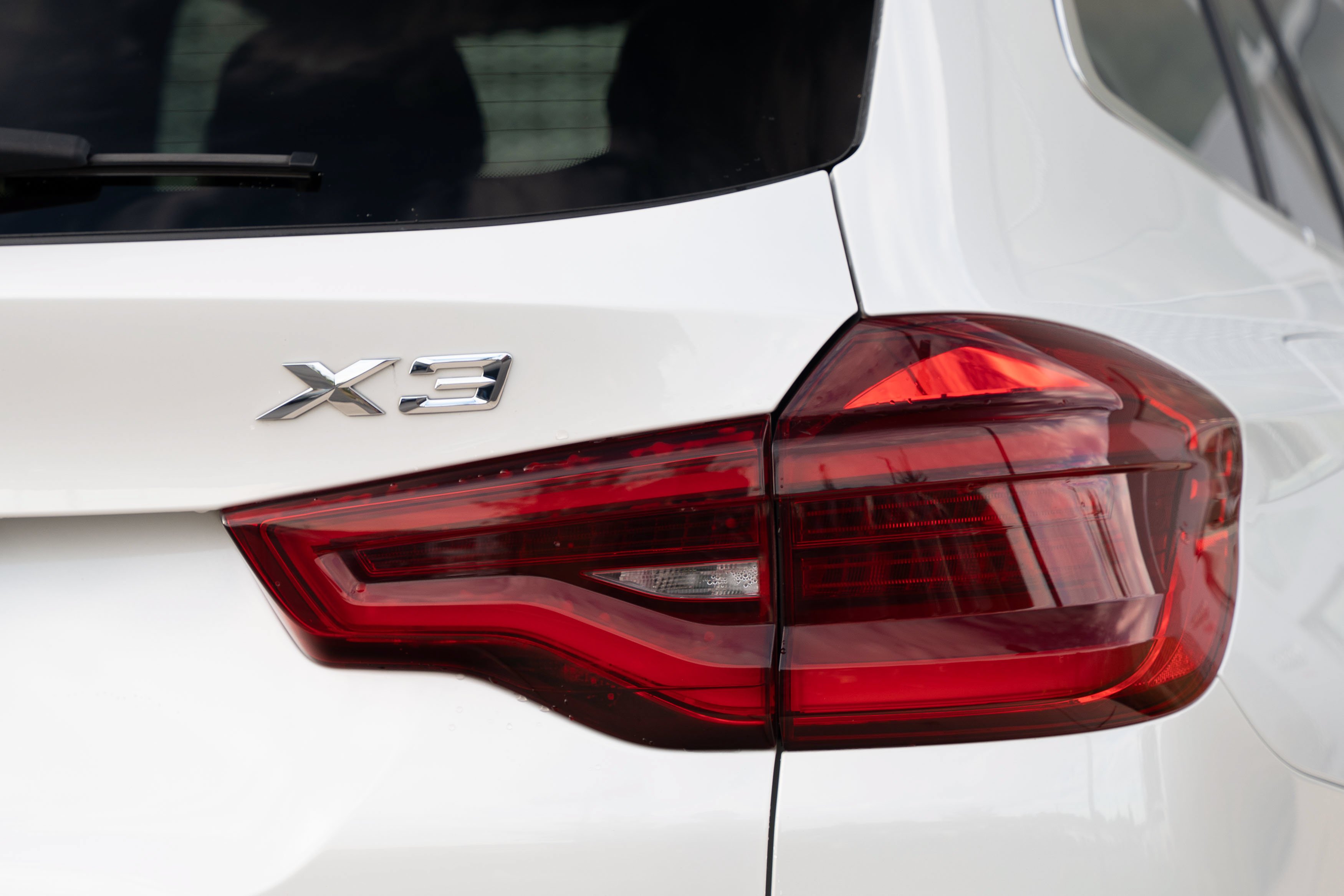 Used 2018 Mineral White Metallic BMW xDrive30i image 27