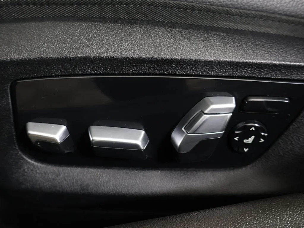 Used 2018 Dark Graphite BMW 530e xDrive iPerformance image 35