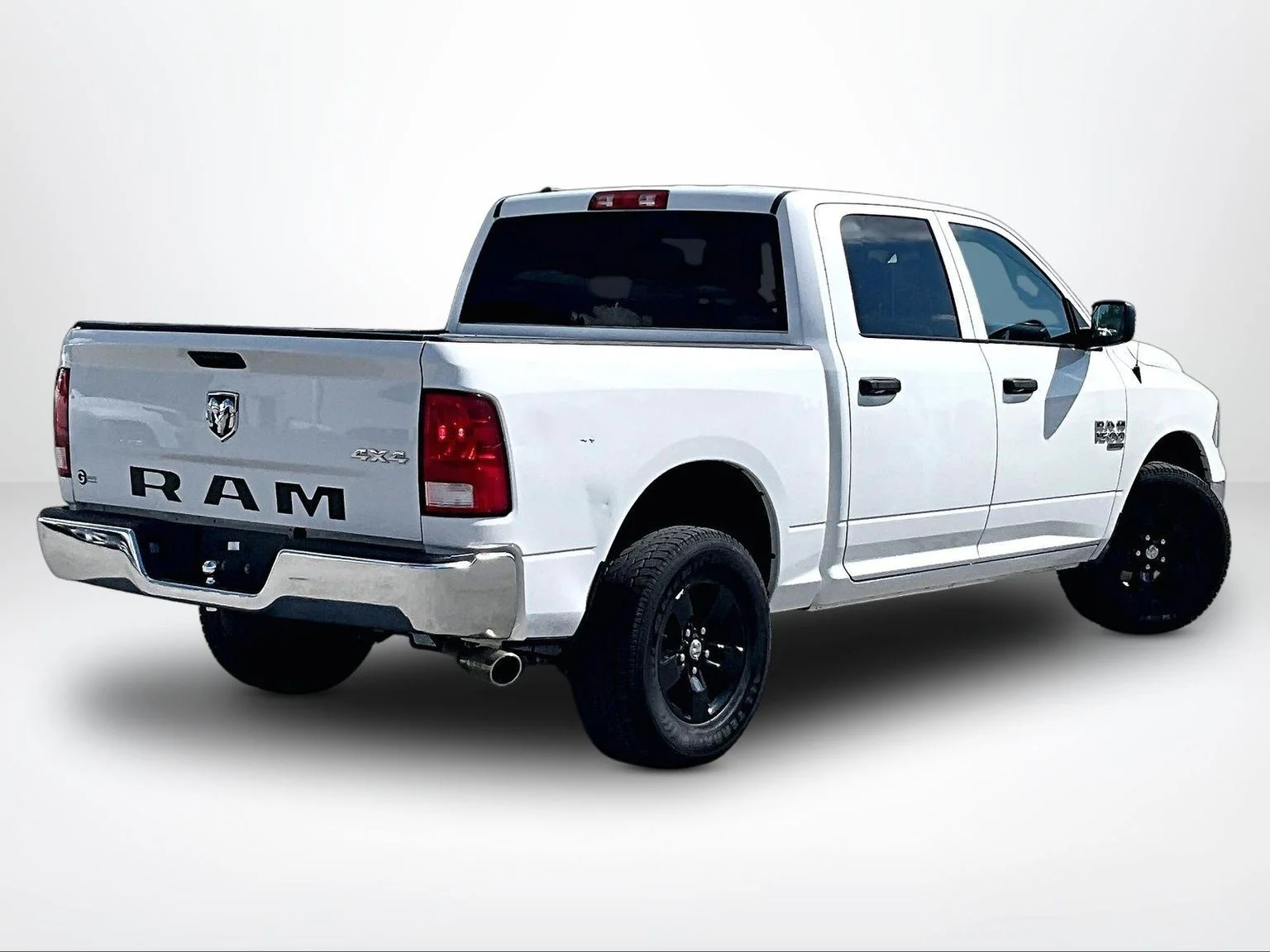 Used 2022 White Ram SLT image 3