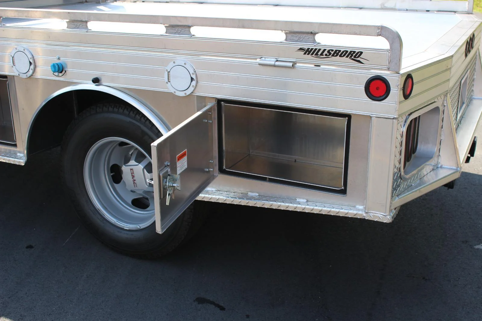 New 2026 Summit White GMC Pro image 17