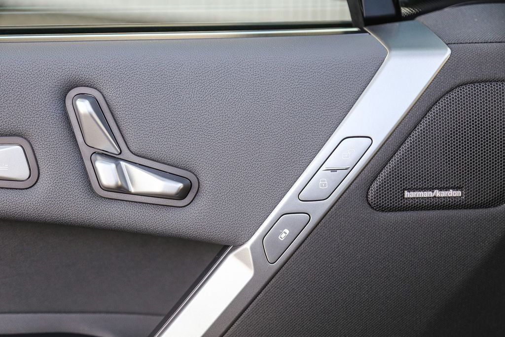 2025 BMW iX 50 - Photo 16