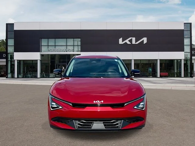 Used 2025 Red Kia Light image 3