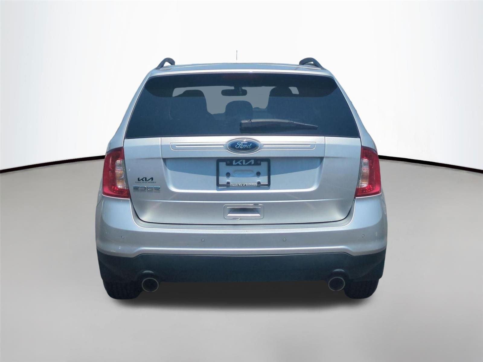 Used 2013 Ingot Silver Metallic Ford SE image 12