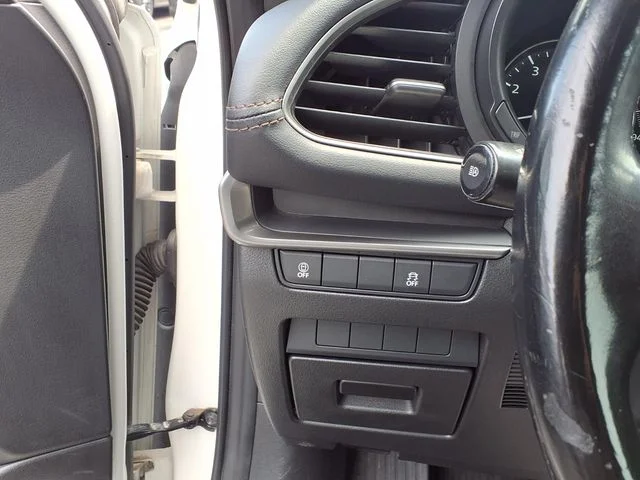 Used 2022 White Mazda Select image 16