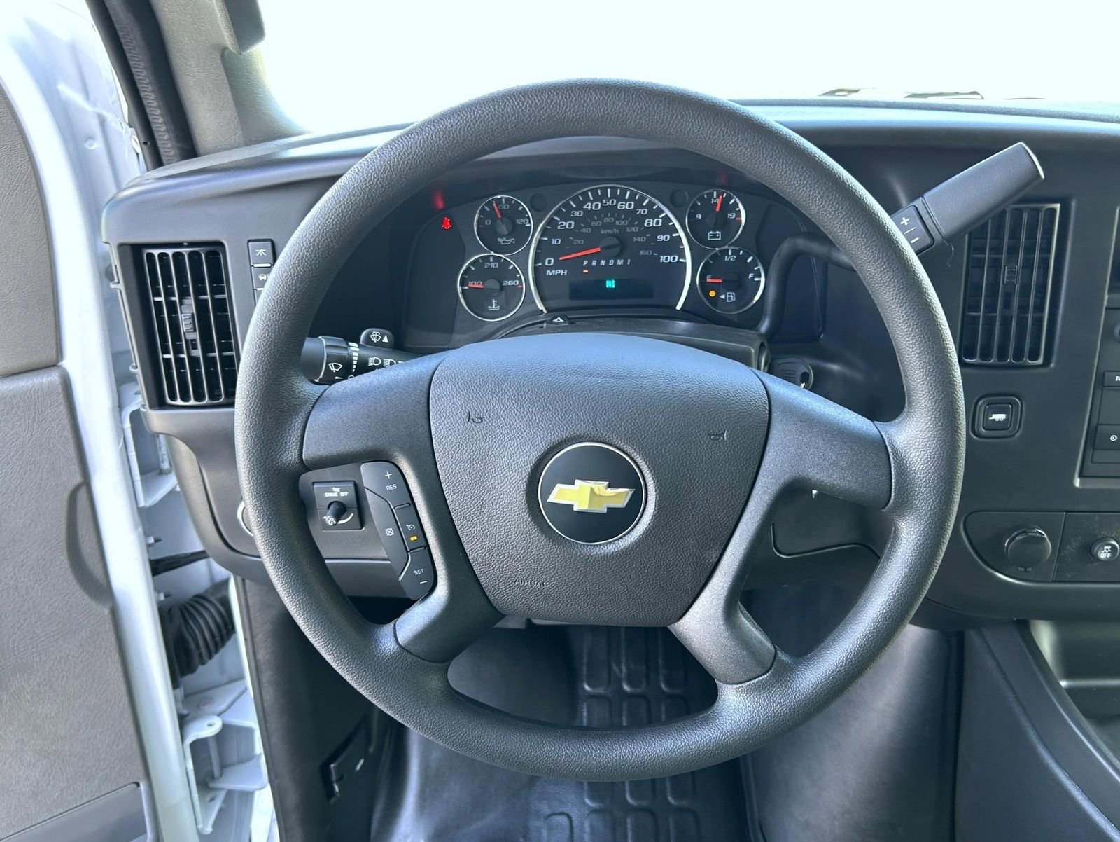 2025 Chevrolet Express Cargo Work Van - Photo 11