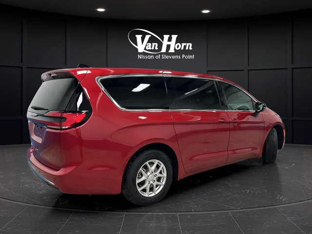 New 2026 Red Hot Pearl-Coat Exterior Paint Chrysler Select image 3