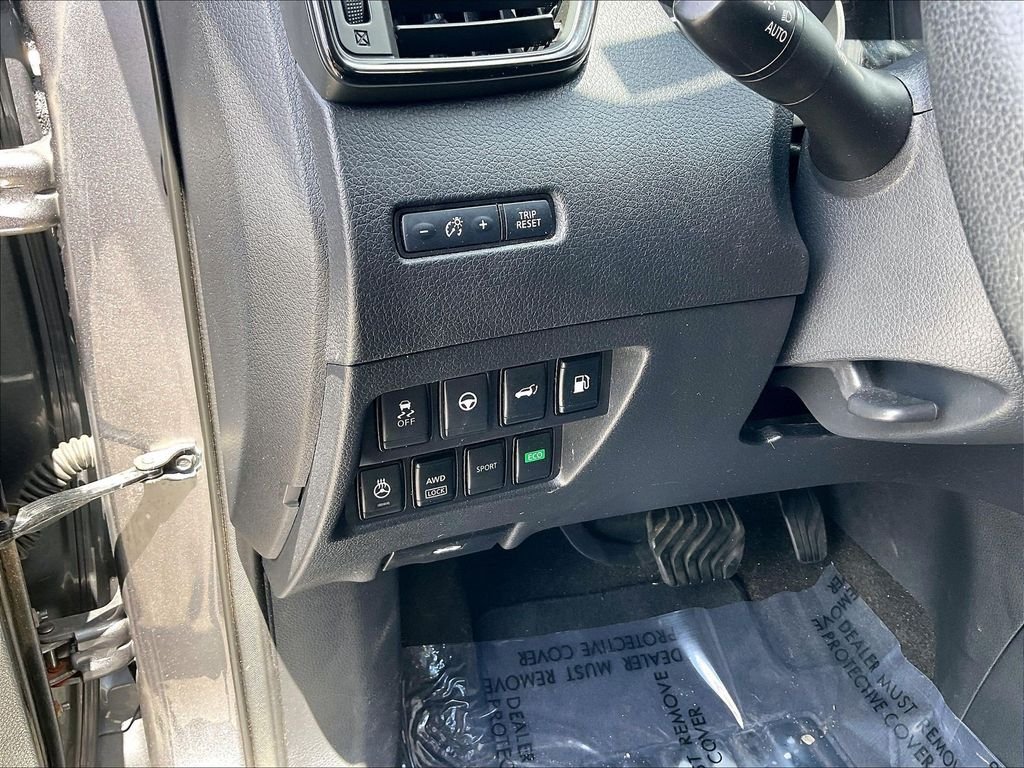 Used 2019 Gun Metallic Nissan SL image 26